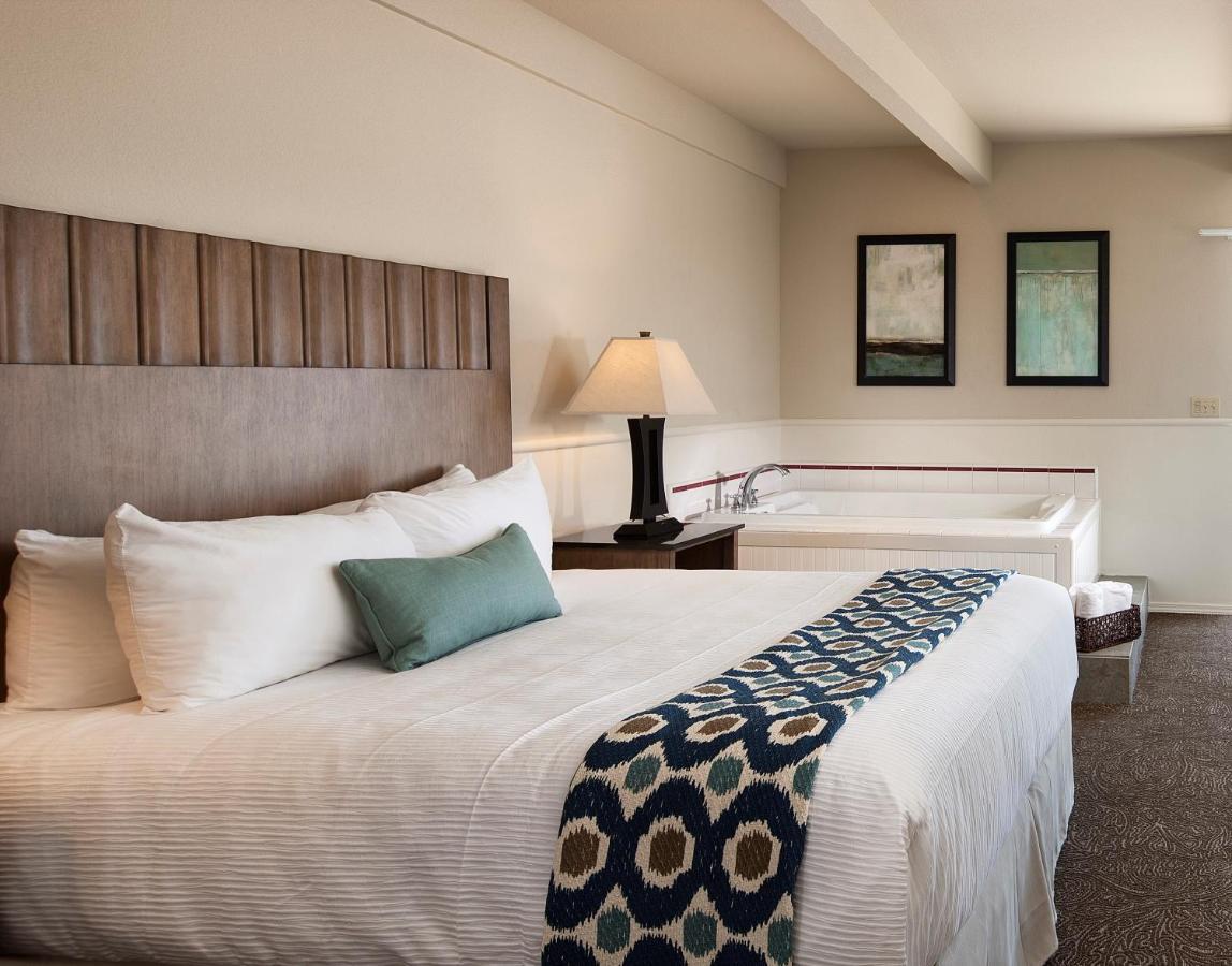Cambria Landing Inn And Suites Екстериор снимка