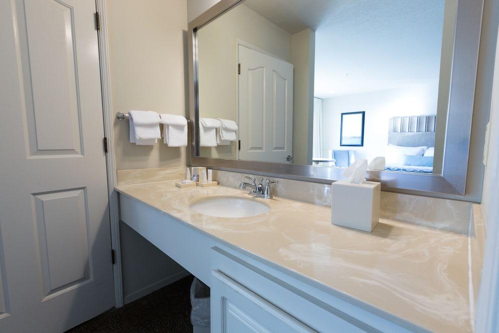Cambria Landing Inn And Suites Екстериор снимка