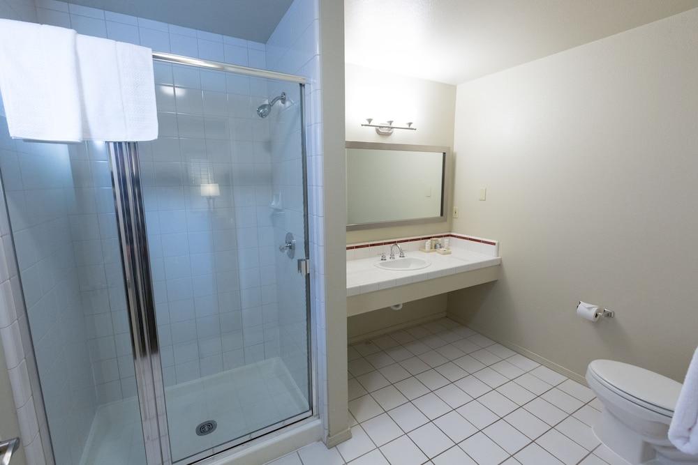Cambria Landing Inn And Suites Екстериор снимка