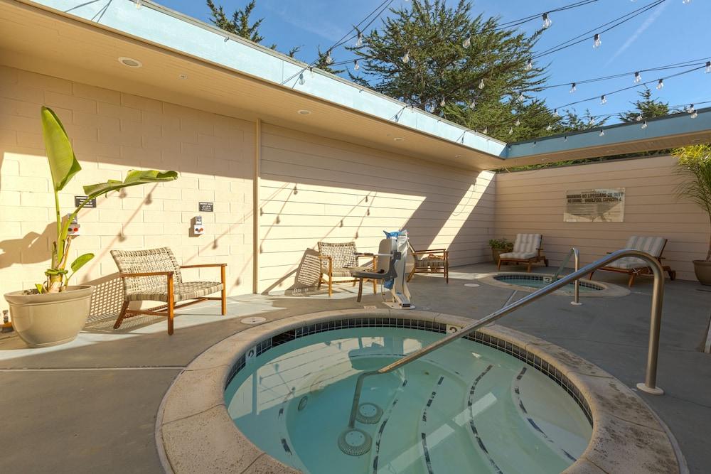 Cambria Landing Inn And Suites Екстериор снимка