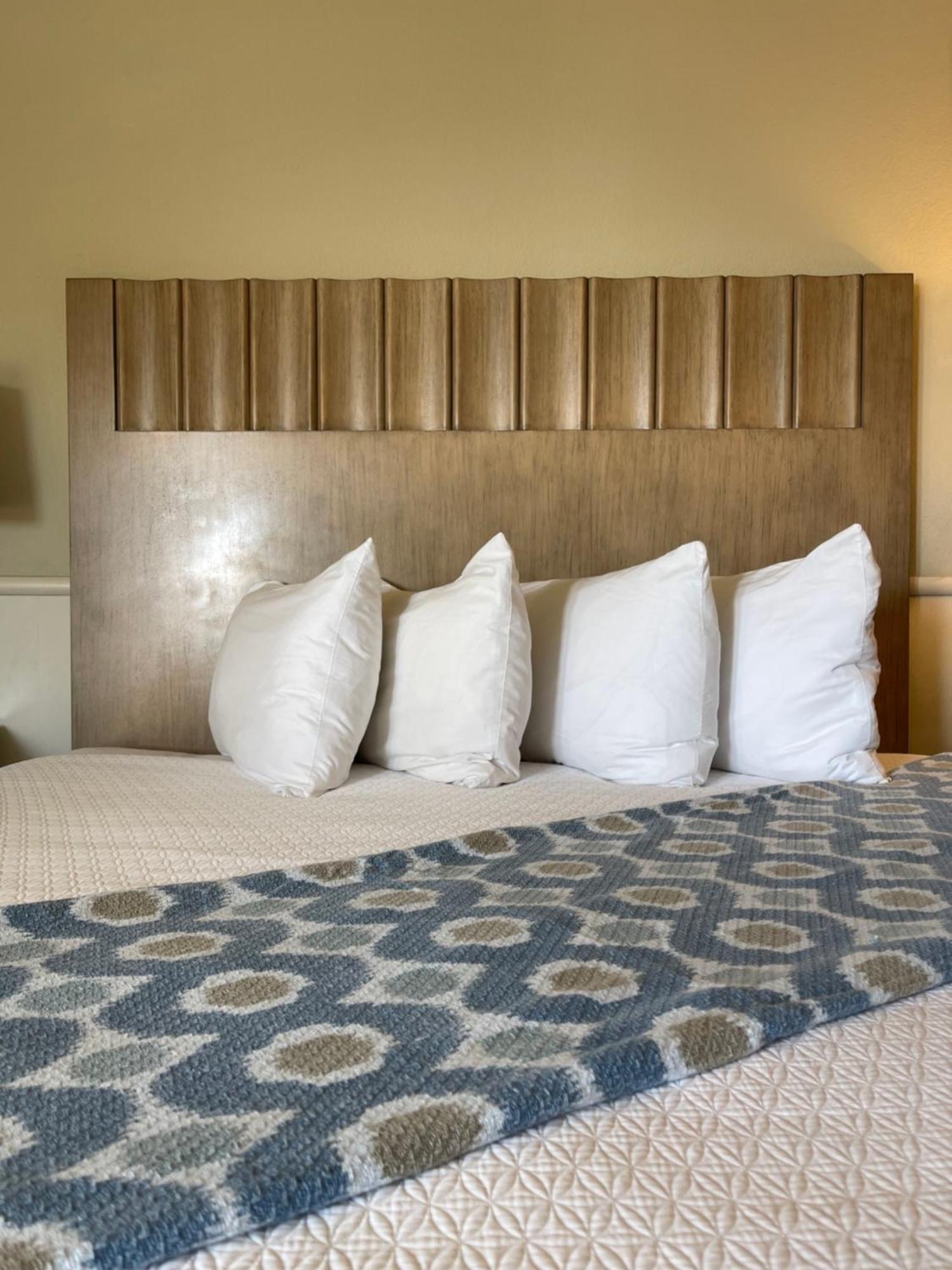 Cambria Landing Inn And Suites Екстериор снимка