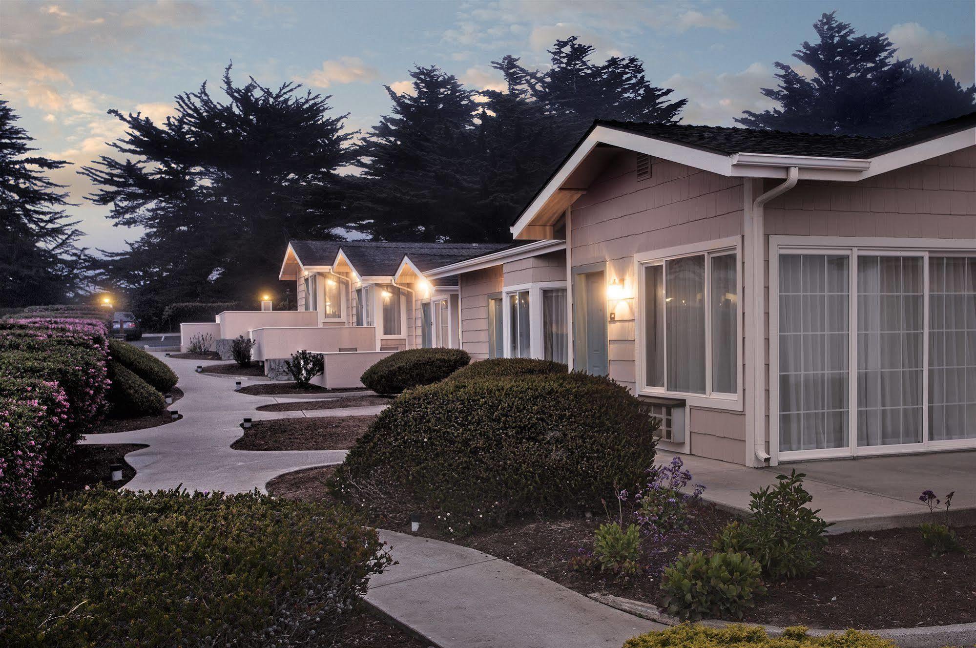 Cambria Landing Inn And Suites Екстериор снимка